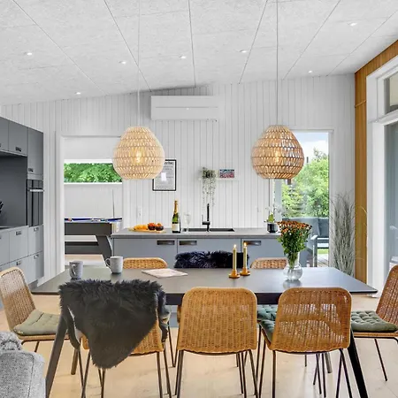 Dom wakacyjny 4 Bedroom Amazing In