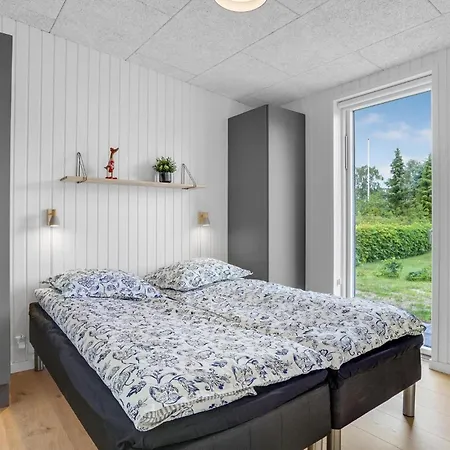 Dom wakacyjny 4 Bedroom Amazing In Odder