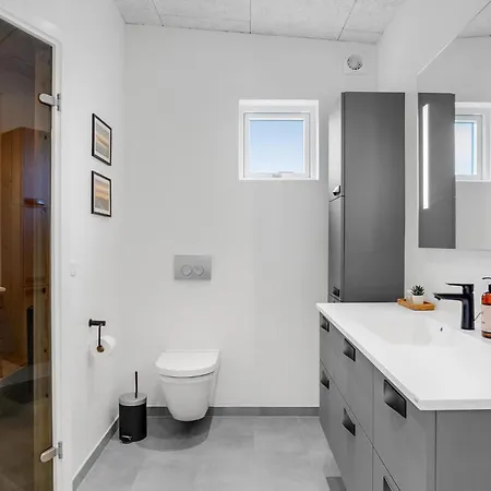 4 Bedroom Amazing In Dom wakacyjny
